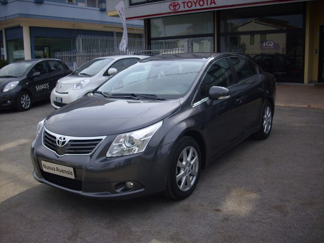 AVENSIS1.JPG