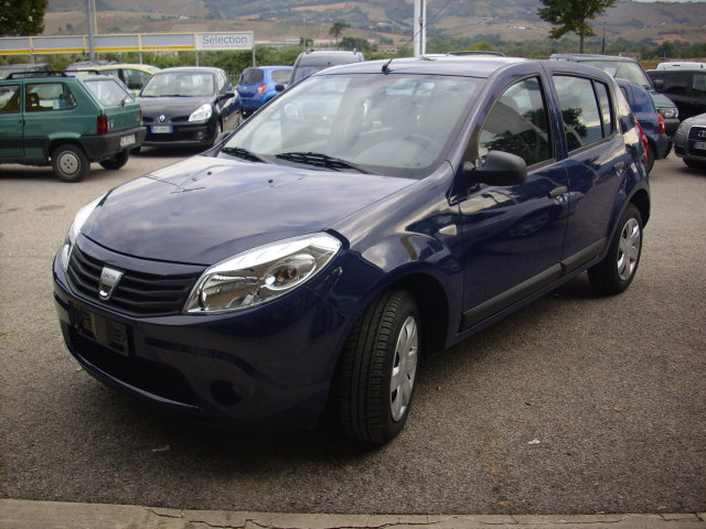 SANDERO1.JPG