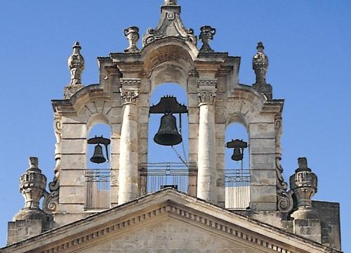 Il campanile a vela della chiesa di San Rocco in piazza Roma a Montescaglioso