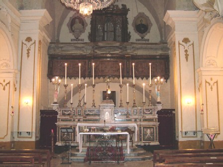 Navata, altare e cantoria