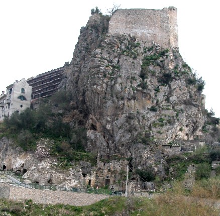 Balvano: grotte sotto il castello.