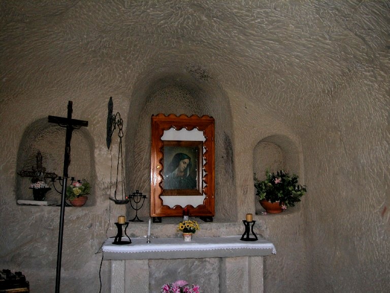 Cirigliano: cappella rupestre.