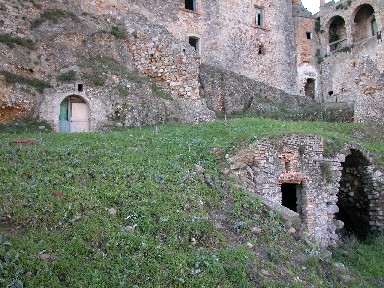 Craco: grotte nel paese abbandonato.