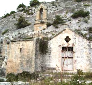Cristo La Selva: facciata cripta.