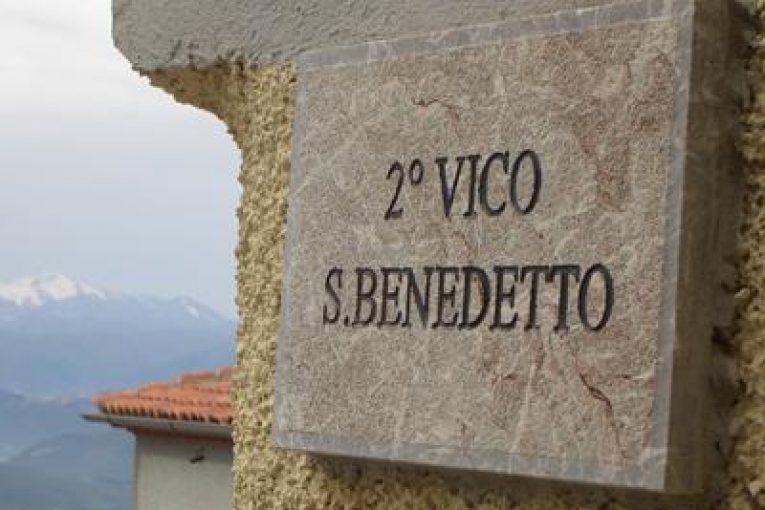 Assuefatti all’assistenzialismo?