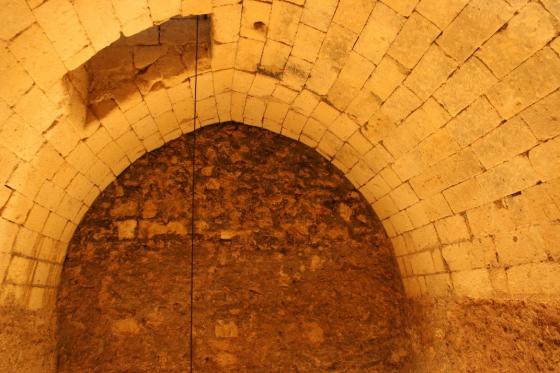 Volta della neviera con stemmi dell'abbazia