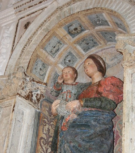 S. Maria in Platea: statua della Madonna.