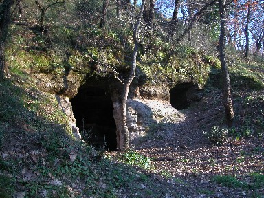 Rapolla: grotte alle falde del Vulture.