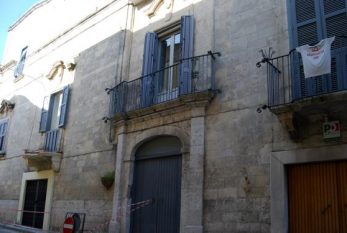 La surreale e imbarazzante vicenda di Balcone 38
