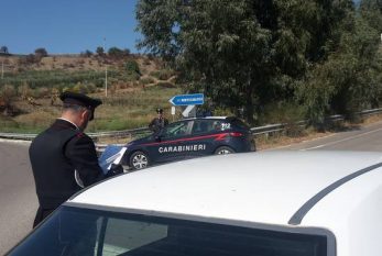 Si barrica in casa e tenta di lanciarsi dalla finestra con la nipote di 11 anni, bloccato e arrestato dai Carabinieri a Montescaglioso