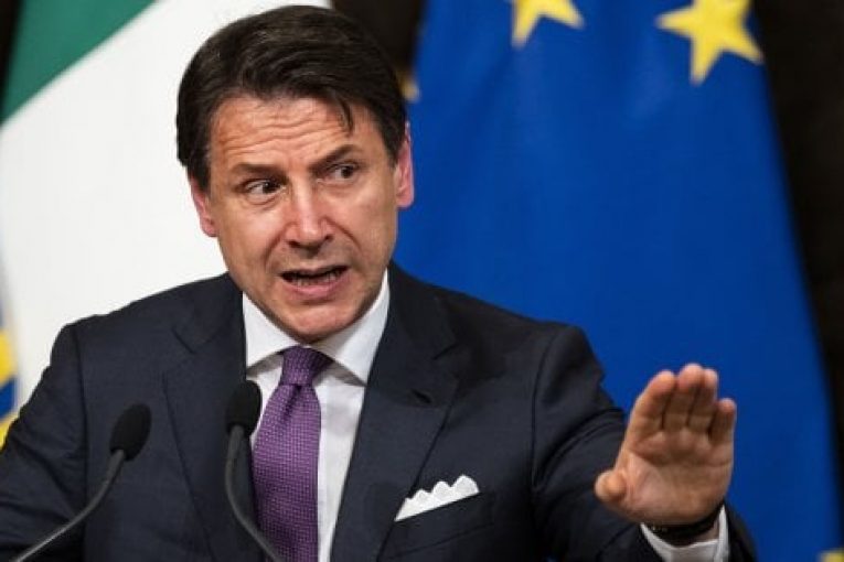 Coronavirus, ecco l’Italia che non si ferma: quali sono i servizi essenziali Le attività riconosciute come servizi essenziali contenute nella bozza del Dpcm, con i relativi codici Ateco